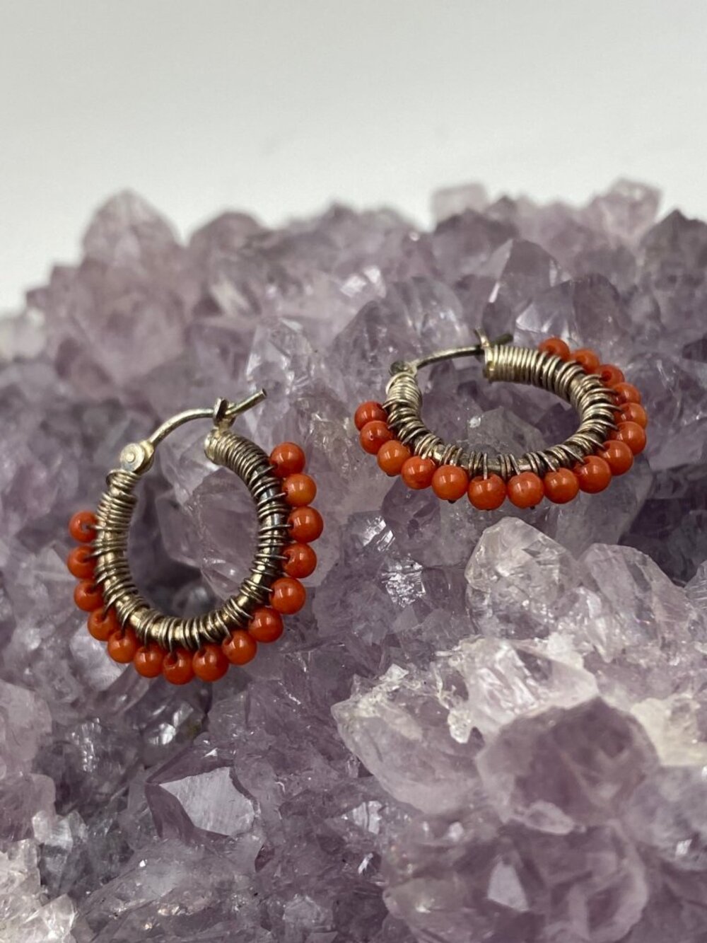 Vintage Sterling Silver & Coral Beaded Hoop Earri…